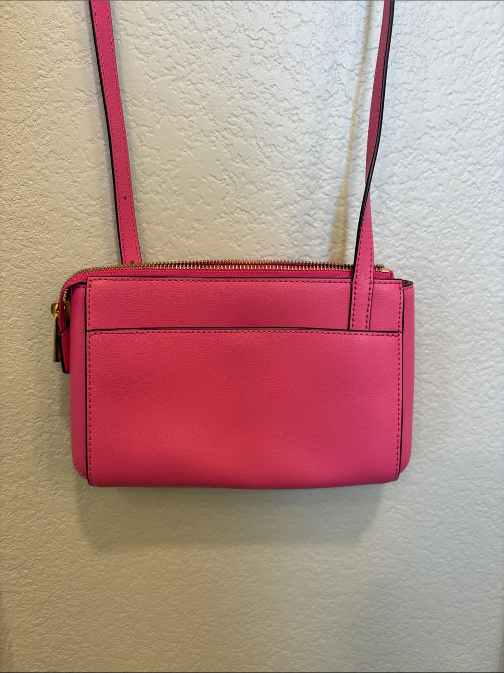 Marc Jacobs Hot Pink Leather Crossbody Bag with Gold Hardware - Picture 4 of 5